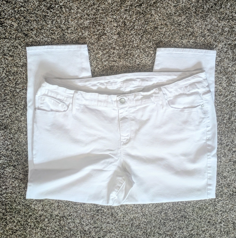 Womens Size 20W (42X28)  A.N.A. White Jeans 5 Pocket Straight Leg High Rise PANT